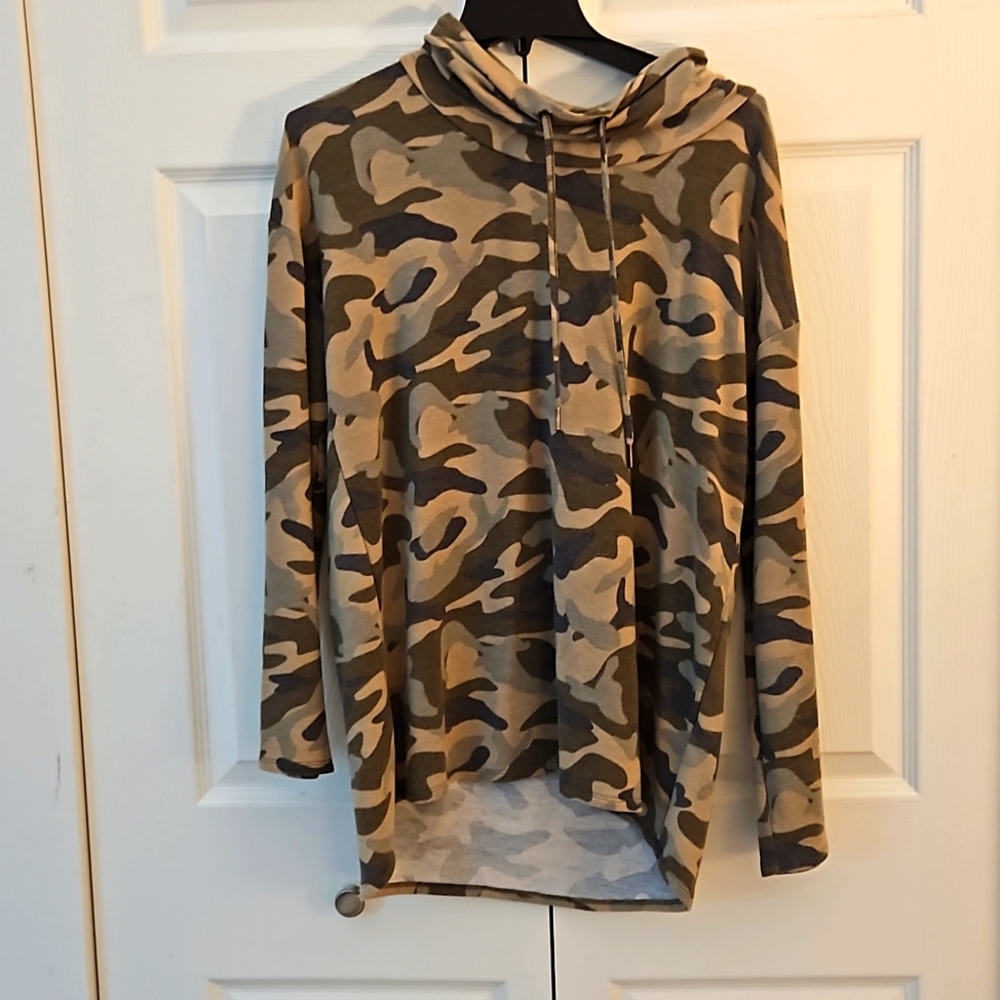 Cable & Gauge camo pull over hoodie